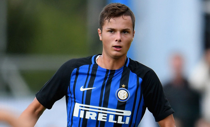 Mídia holandesa: Van Heusden, talentoso zagueiro do ex-Inter de Milão, rompeu o ligamento cruzado pela terceira vez em sua carreira