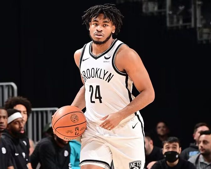 Ambos estão esquentando! Porter Jr. marcou eficientes 14 pontos no intervalo, e Thomas marcou 13 pontos e 4 assistências.
